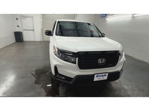 Used 2023 Honda Ridgeline Sport image 3
