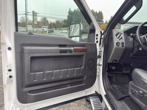 Used 2010 Ford F350 Lariat image 15