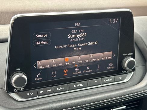 Used 2023 Nissan Rogue S image 18