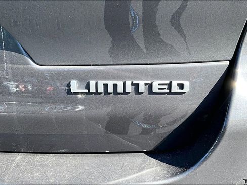 Used 2024 Jeep Grand Cherokee L Limited w/ Luxury Tech Group II image 24