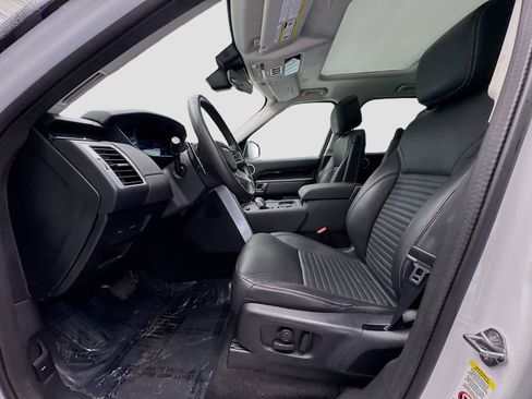 Used 2024 Land Rover Discovery S image 13