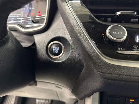 Used 2023 Toyota Corolla Cross XLE image 33