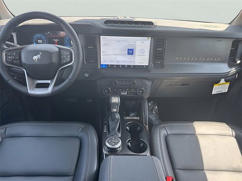 New 2025 Ford Bronco Badlands image 9