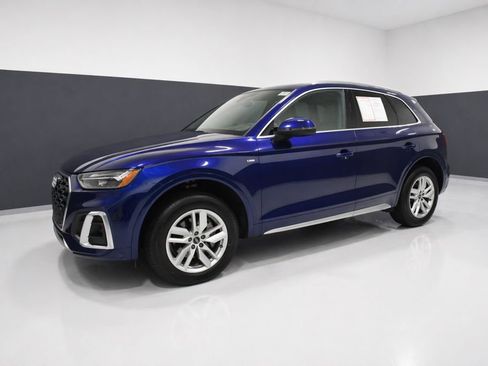 Used 2023 Audi Q5 2.0T Premium w/ Convenience Package AWD/4WD image 2