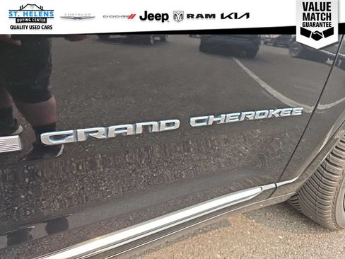 Used 2022 Jeep Grand Cherokee Summit AWD/4WD image 15