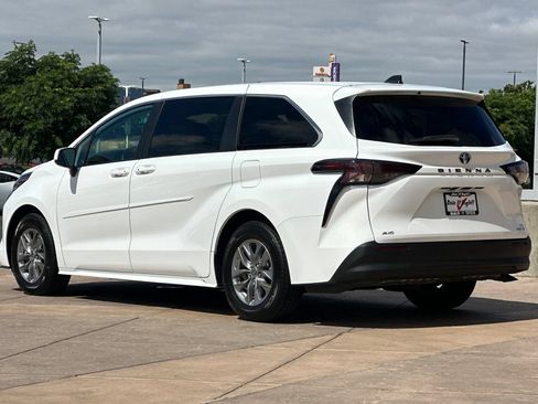 Certified 2024 Toyota Sienna LE AWD/4WD image 7