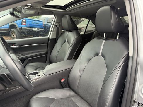 Used 2022 Toyota Camry XSE image 12