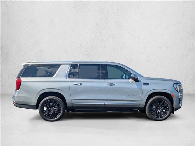 Used 2024 GMC Yukon XL SLT w/ SLT Premium Package AWD/4WD image 4
