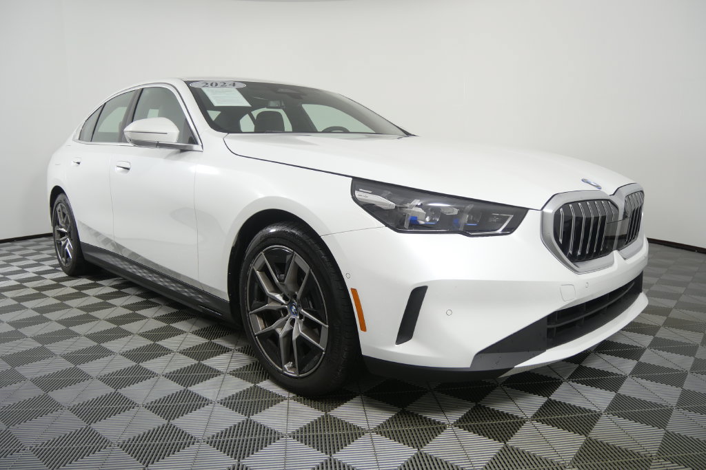 Used 2024 BMW i5 eDrive40i w/ Premium Package RWD image 2