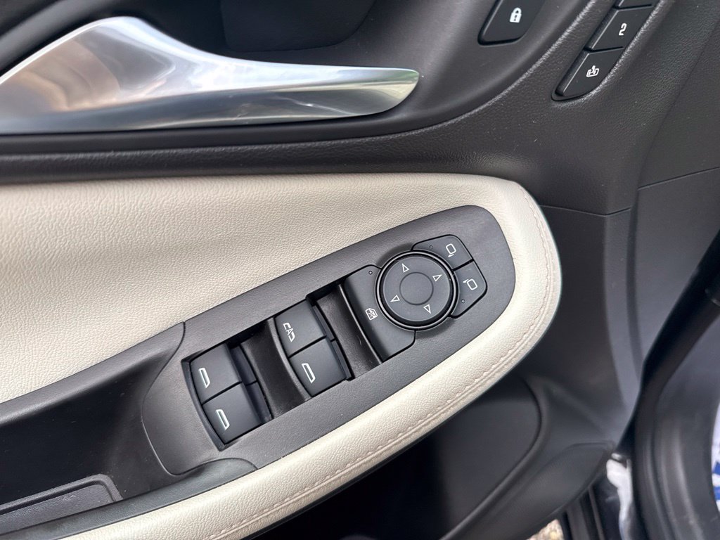 Used 2024 Buick Encore GX Avenir AWD/4WD image 9