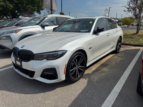 Used 2022 BMW 330e xDrive w/ M Sport Package AWD/4WD image 3