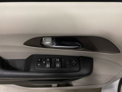 Used 2022 Chrysler Voyager LX FWD image 30