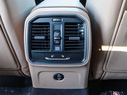 Used 2024 Porsche Macan image 23