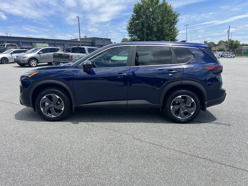 Certified 2026 Nissan Rogue SV FWD image 4