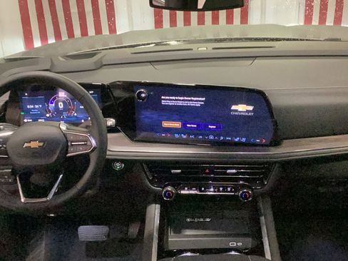 New 2026 Chevrolet Suburban Premier image 14