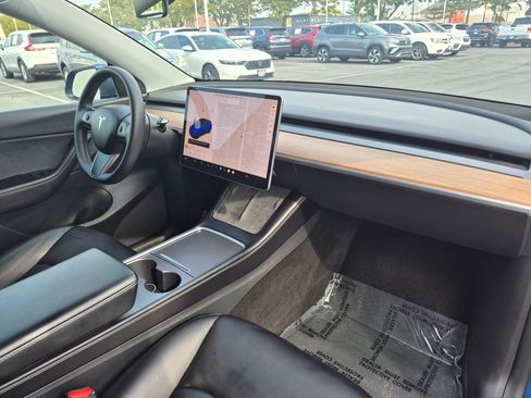Used 2022 Tesla Model Y Long Range AWD/4WD image 30