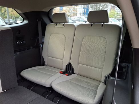 Used 2017 Hyundai Santa Fe SE FWD image 12