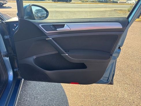 Used 2016 Volkswagen e-Golf SE w/ DC Fast Charging Package image 19