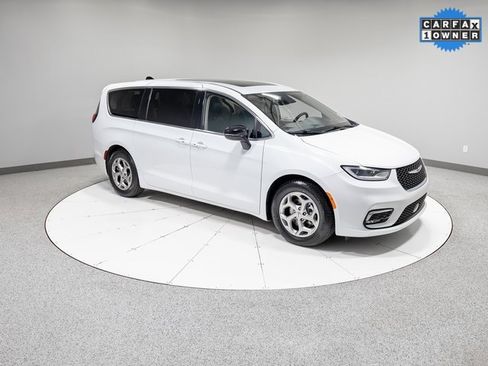 Used 2024 Chrysler Pacifica Limited image 28