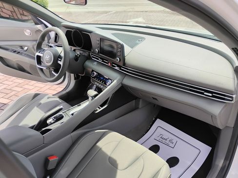 Used 2023 Hyundai Elantra SEL FWD image 90
