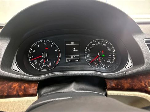 Used 2013 Volkswagen Passat 3.6 SEL Premium FWD image 16