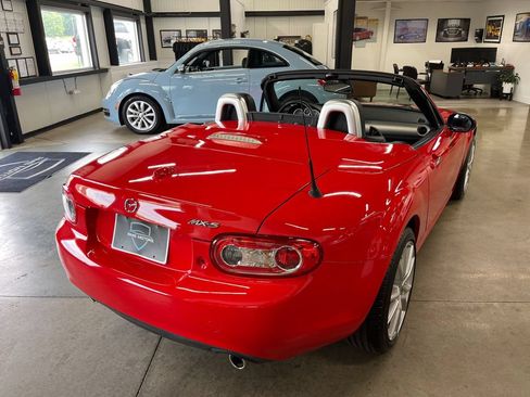 Used 2011 MAZDA MX-5 Miata Grand Touring w/ Premium Pkg RWD image 28