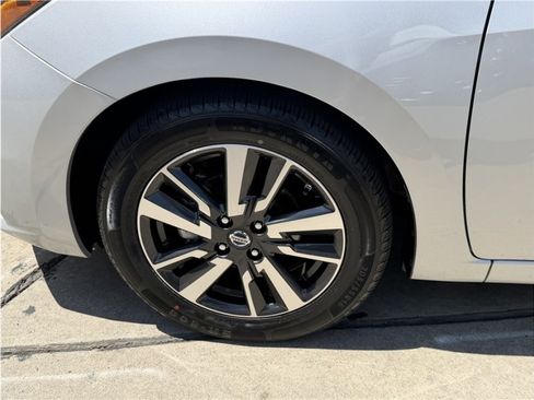 Used 2021 Nissan Versa SV FWD image 12