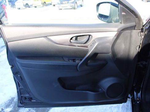 Used 2019 Nissan Rogue Sport S image 16