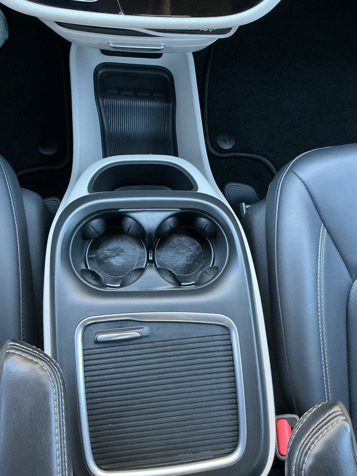 Used 2024 Chrysler Pacifica Touring-L FWD image 14