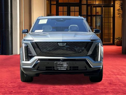 Used 2026 Cadillac Vistiq Luxury image 7