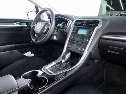 Used 2014 Ford Fusion SE image 25