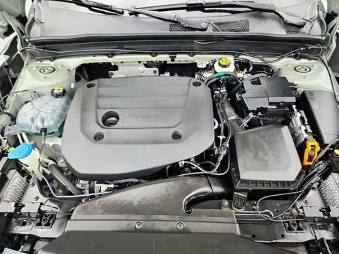 Certified 2023 Volvo XC40 B5 Ultimate w/ Protection Package Premier image 16