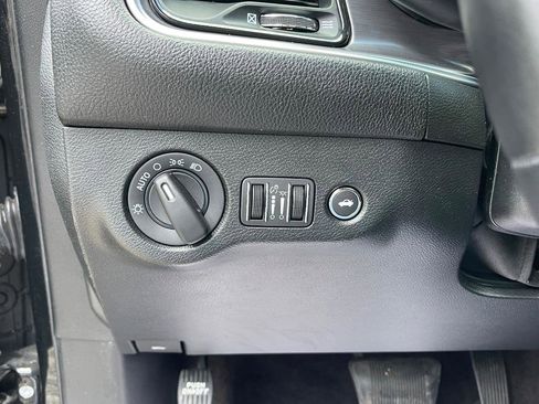 Used 2018 Dodge Challenger SXT image 23