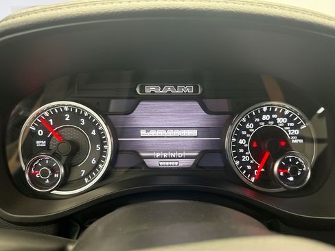 Used 2022 RAM 1500 Laramie AWD/4WD image 13