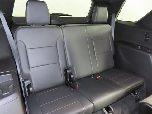 Used 2023 Chevrolet Traverse Premier AWD/4WD image 41