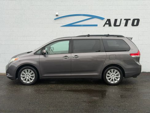 Used 2014 Toyota Sienna XLE AWD/4WD image 3