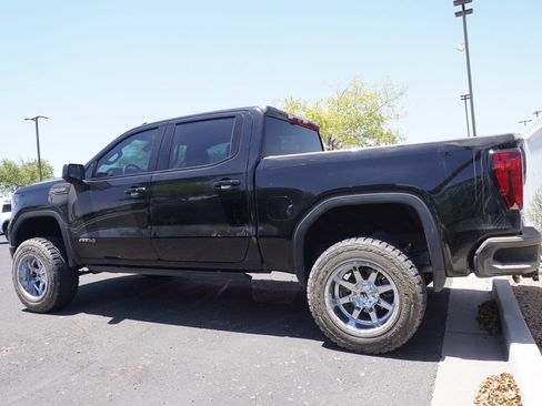 Used 2024 GMC Sierra 1500 AT4 w/ Technology Package AWD/4WD image 5