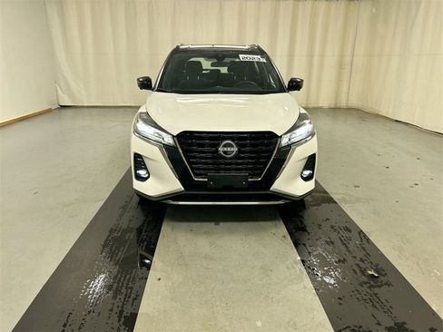 Certified 2023 Nissan Kicks SR image 3