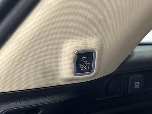 Used 2022 Jeep Grand Cherokee Limited w/ Luxury Tech Group II image 16