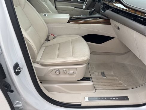Used 2023 Cadillac Escalade Premium Luxury Platinum w/ Heavy-Duty Trailer Package AWD/4WD image 26