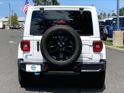 Used 2022 Jeep Wrangler Unlimited Sahara w/ Cold Weather Group AWD/4WD image 4