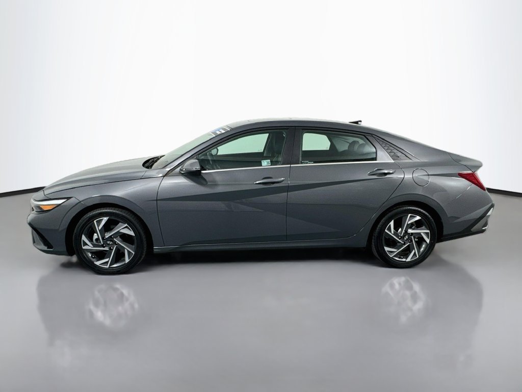 Certified 2025 Hyundai Elantra Limited FWD image 8