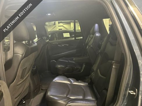 Used 2020 Cadillac Escalade Platinum image 26