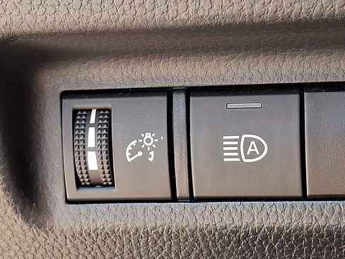 Used 2021 Toyota RAV4 XLE w/ Convenience Package FWD image 26