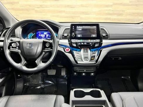Used 2024 Honda Odyssey Touring image 2