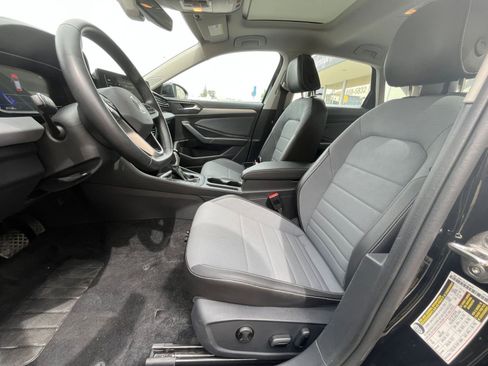 Used 2025 Volkswagen Jetta SE image 27