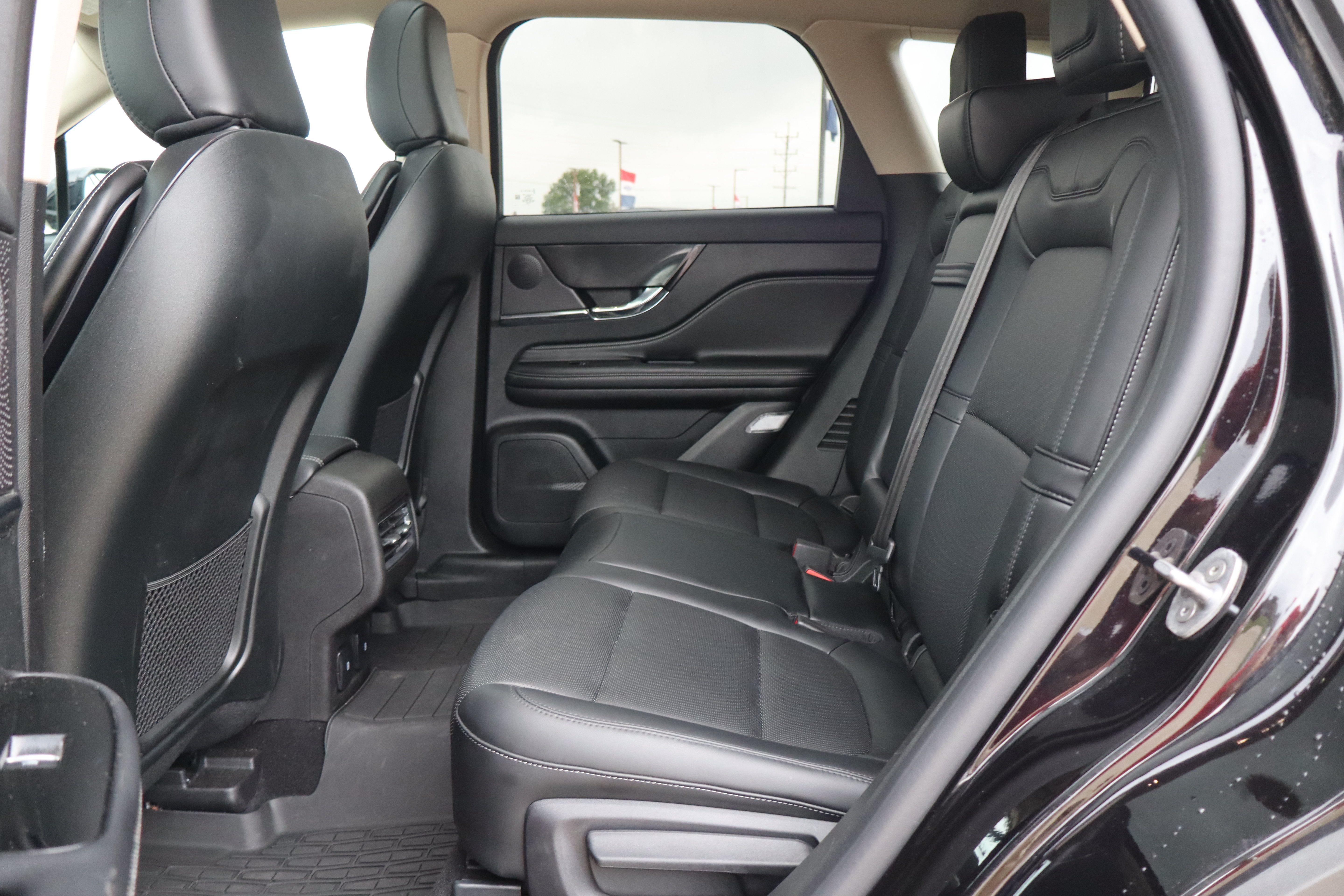 Used 2024 Lincoln Corsair AWD w/ Equipment Group 101A image 10