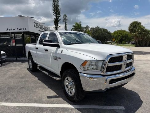 Used 2014 RAM 2500 Tradesman w/ Chrome Appearance Group AWD/4WD image 3