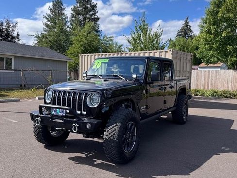 Used 2020 Jeep Gladiator Overland AWD/4WD image 1