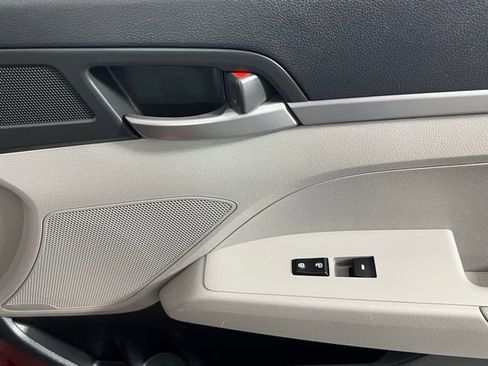 Used 2017 Hyundai Elantra SE image 10